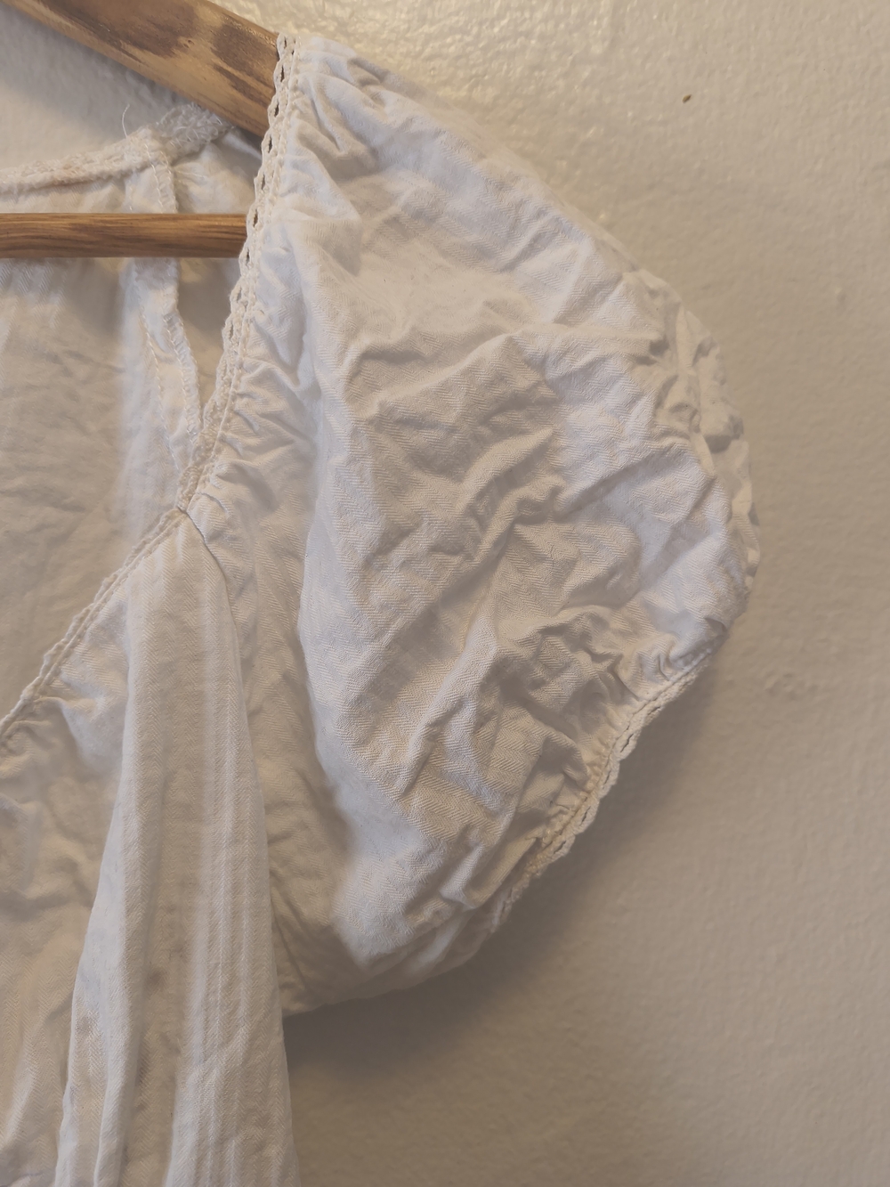 Brandy Melville White Puff Sleeve Lace Trim Blouse - Picture 5 of 9